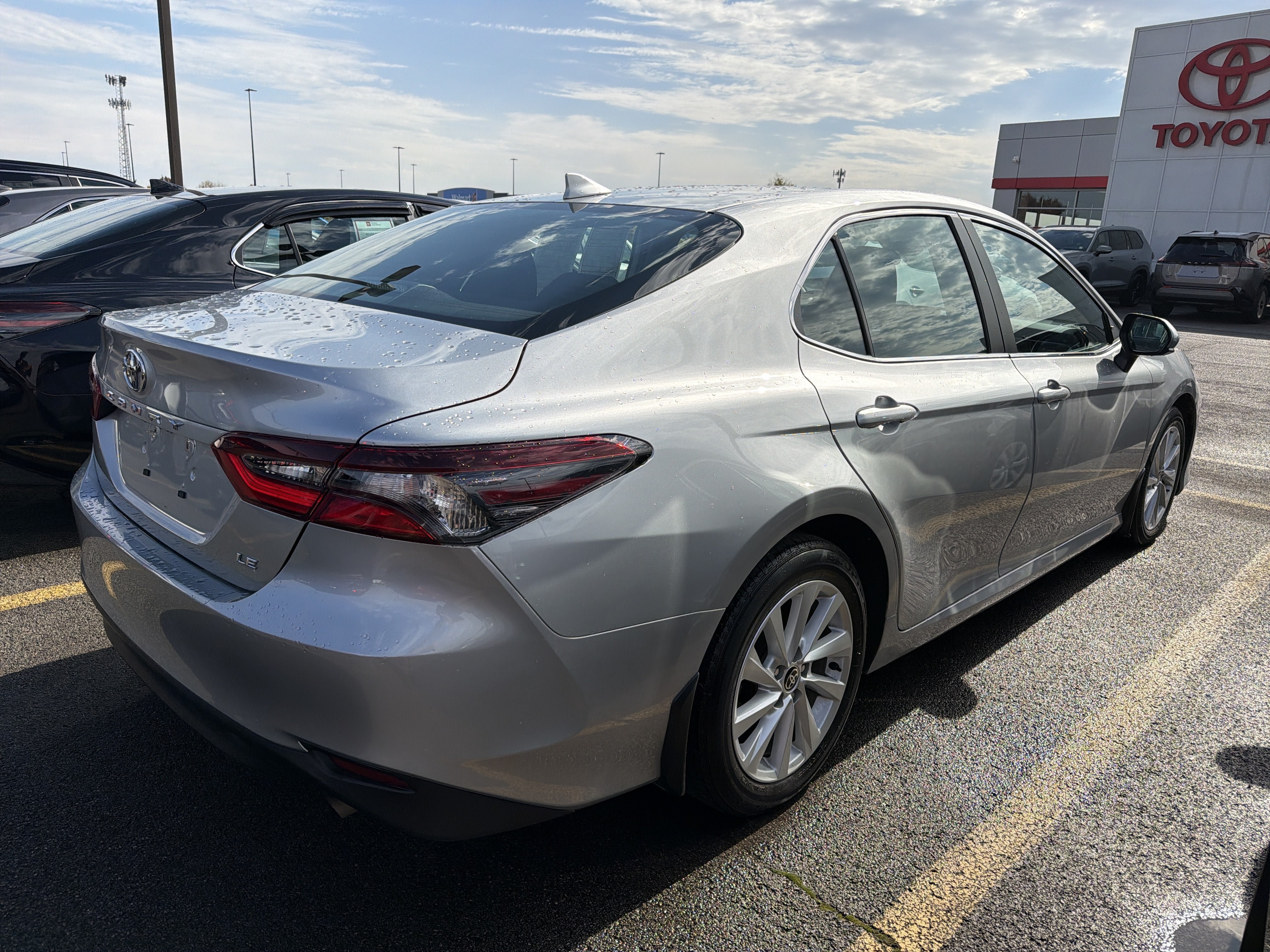 Used 2022 Toyota Camry LE w/ Carpet Mat Package (TMS) FWD image 7