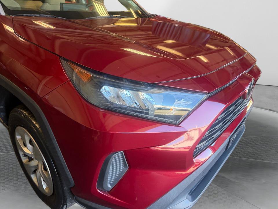 Certified 2021 Toyota RAV4 LE AWD/4WD image 28