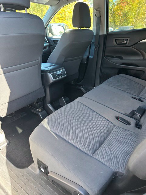 Used 2016 Toyota Highlander LE AWD/4WD image 12
