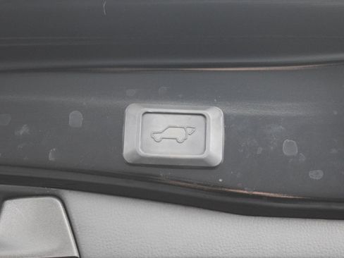 Used 2021 Toyota RAV4 XLE w/ Convenience Package AWD/4WD image 12