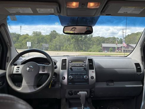 Used 2011 Nissan Frontier SL AWD/4WD image 29
