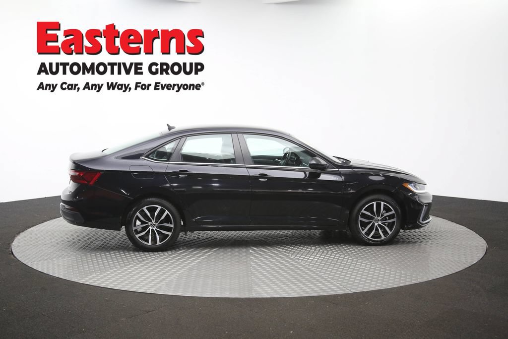 Used 2025 Volkswagen Jetta SE FWD image 45