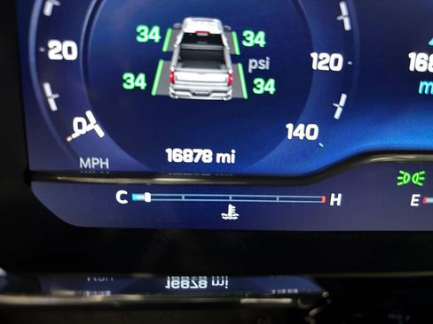 Used 2023 Chevrolet Silverado 1500 LT image 16