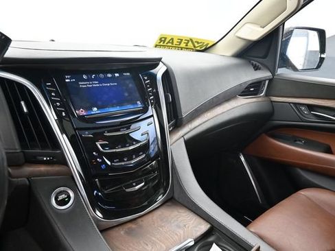 Used 2018 Cadillac Escalade ESV Premium Luxury AWD/4WD image 24