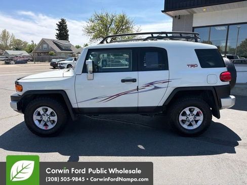 Used 2010 Toyota FJ Cruiser 2WD image 4
