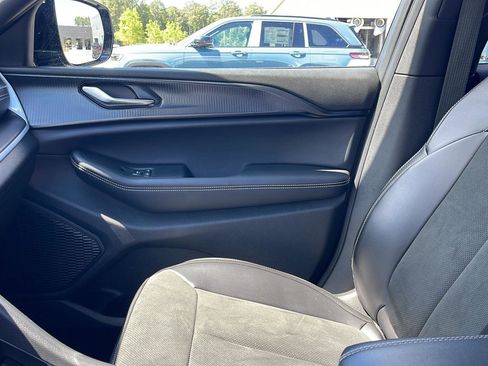 Used 2025 Jeep Grand Cherokee L Altitude RWD image 22