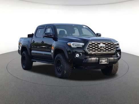 Used 2023 Toyota Tacoma TRD Off-Road w/ TRD Premium Off Road Package AWD/4WD image 3