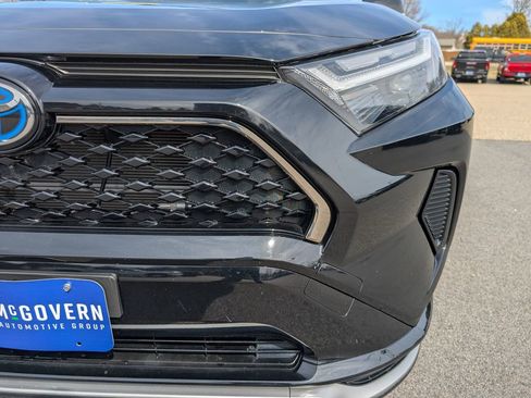 Used 2023 Toyota RAV4 SE w/ Weather & Moonroof Package image 11