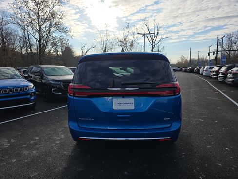 New 2026 Chrysler Pacifica Select image 24