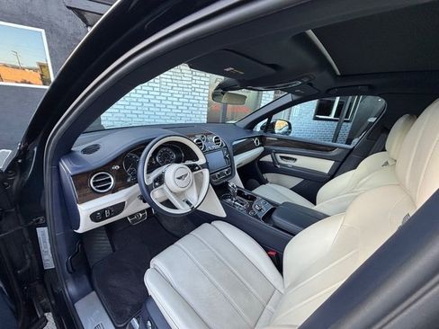 Used 2019 Bentley Bentayga AWD/4WD image 30