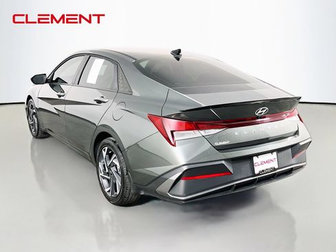 Used 2025 Hyundai Elantra Sport FWD image 9
