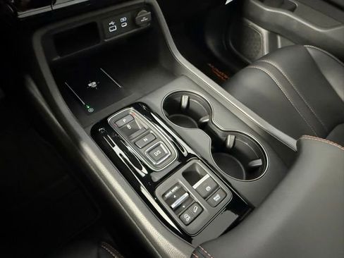 Used 2025 Honda Pilot TrailSport image 23