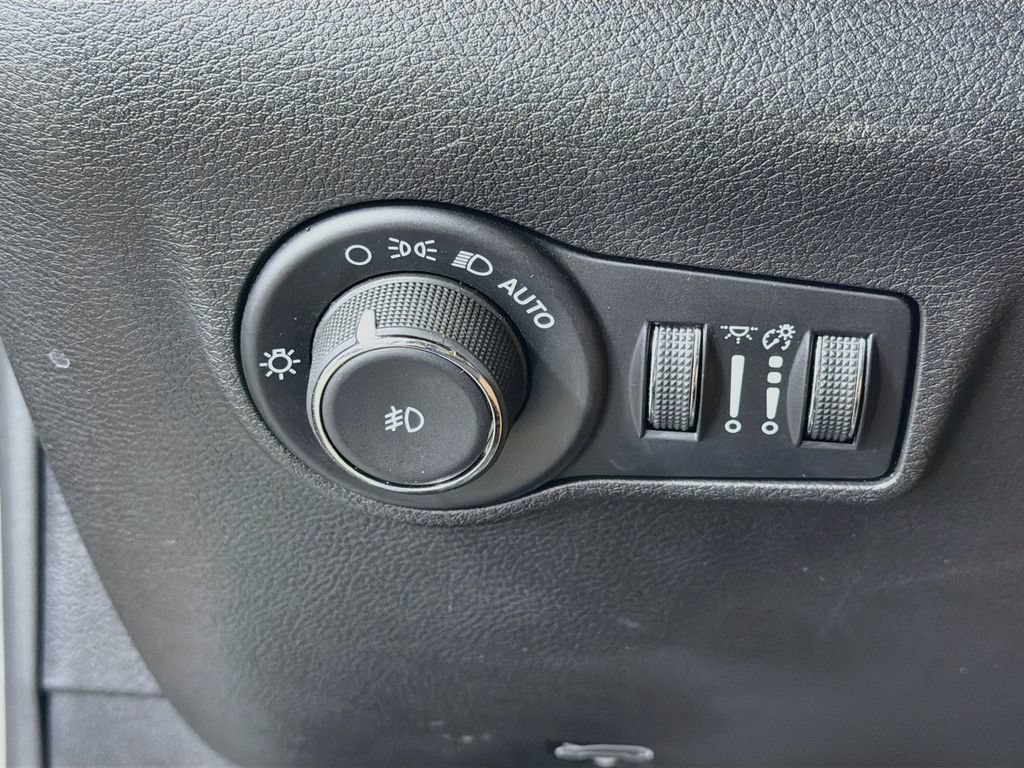 Used 2026 Jeep Compass Limited AWD/4WD image 12