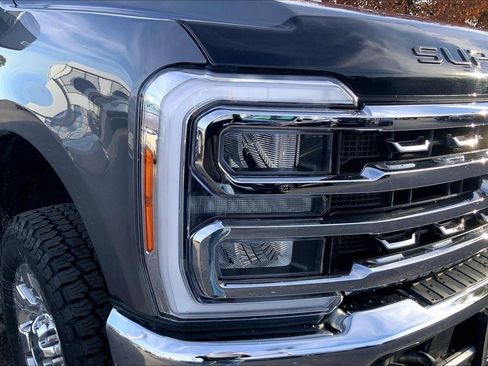 Used 2023 Ford F350 Lariat w/ Chrome Package image 25