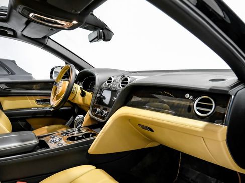 Used 2019 Bentley Bentayga image 9