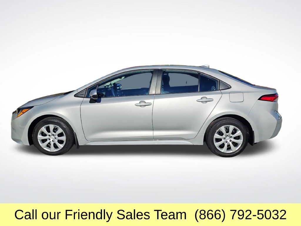 Used 2024 Toyota Corolla LE FWD image 2
