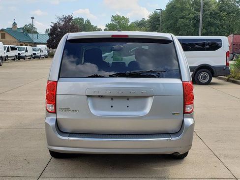 Used 2018 Dodge Grand Caravan SE w/ UConnect Hands-Free Group FWD image 4