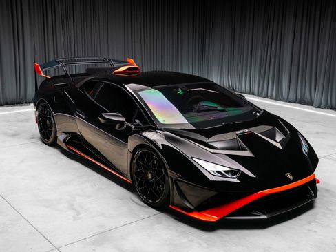 Used 2021 Lamborghini Huracan STO RWD image 40