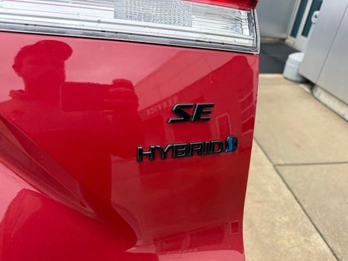 Used 2024 Toyota Corolla Cross AWD Hybrid image 16