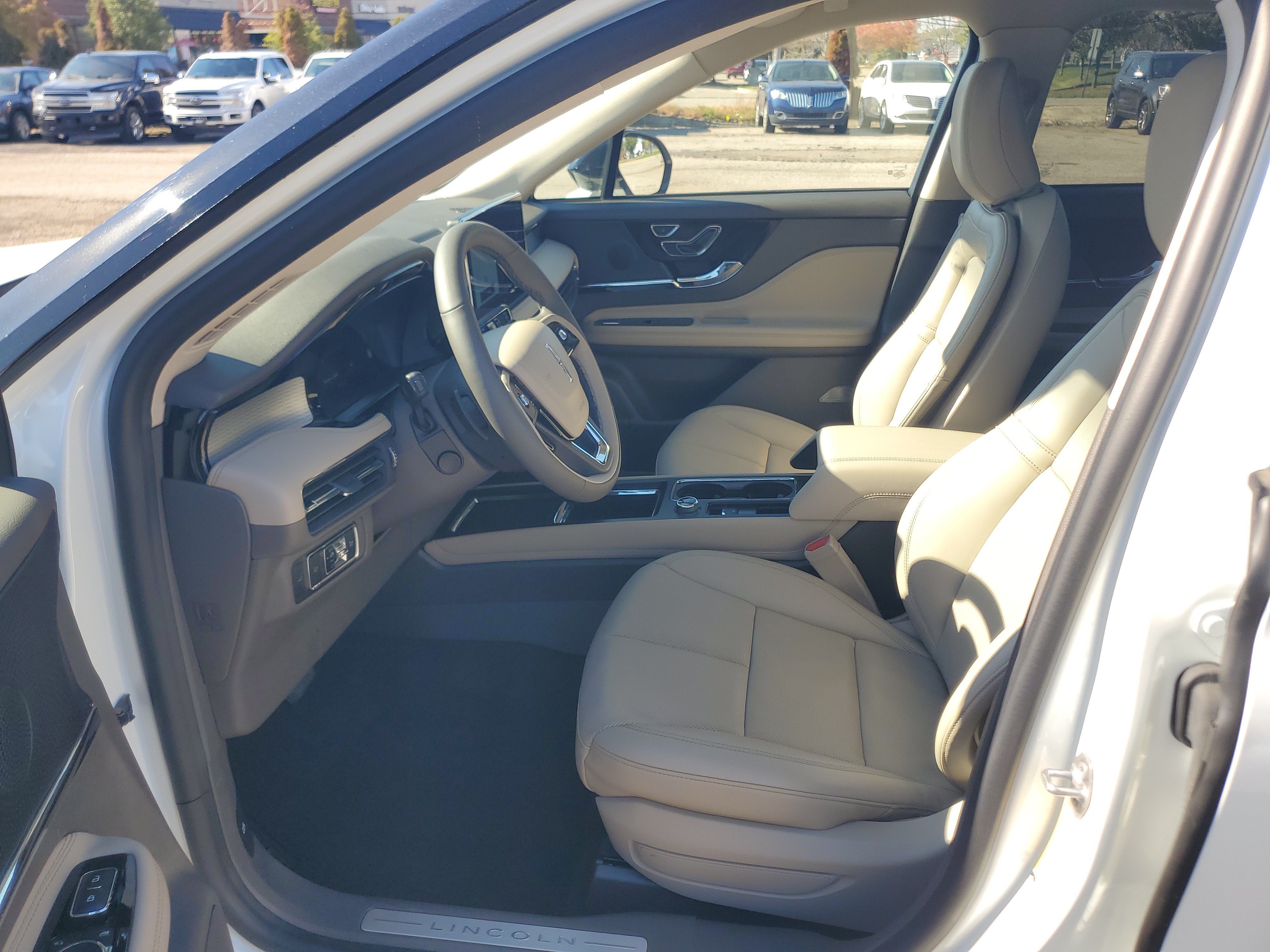 Used 2024 Lincoln Corsair AWD w/ Equipment Group 101A image 12