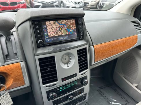 Used 2008 Chrysler Town & Country Limited w/ Entertainment Group #3 image 25