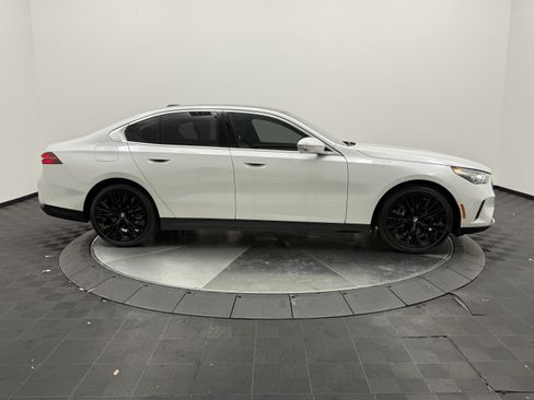 Used 2025 BMW 540i xDrive AWD/4WD image 9