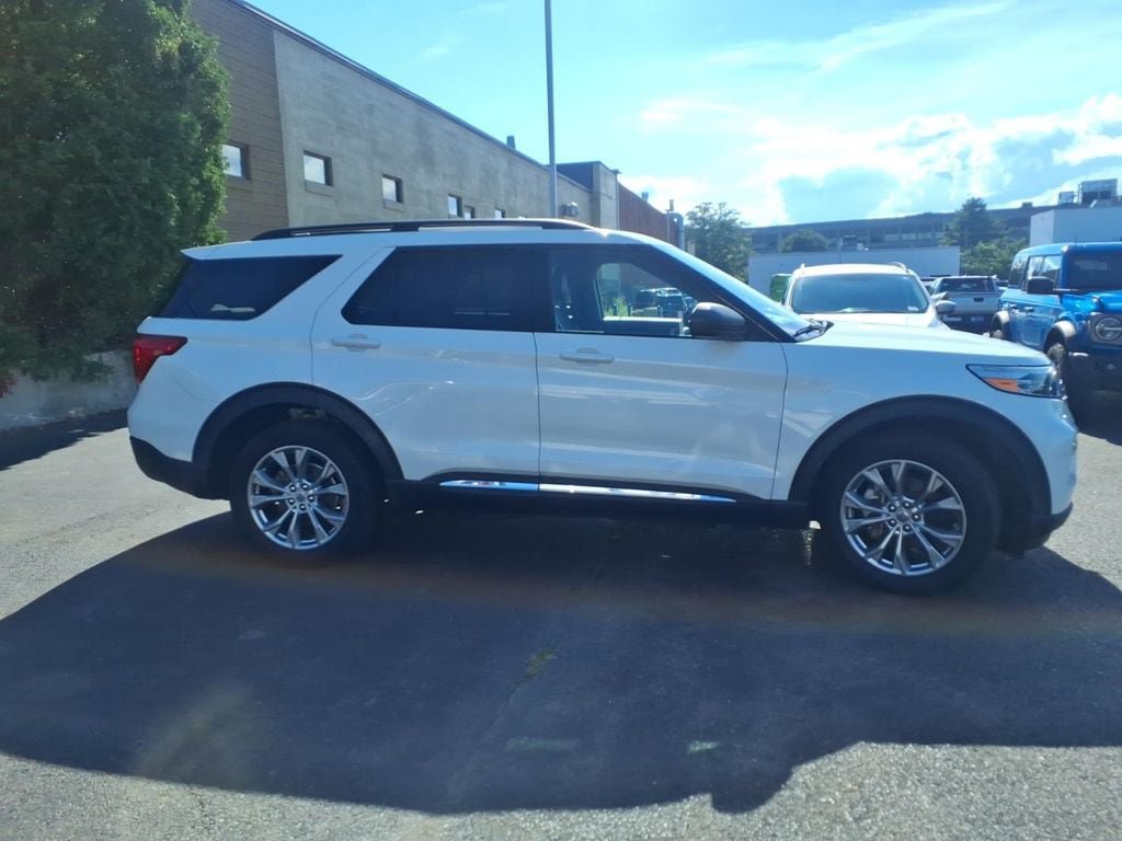 Used 2023 Ford Explorer XLT w/ Equipment Group 202A AWD/4WD image 5