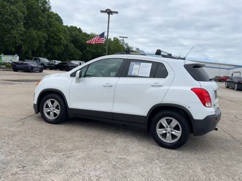 Used 2016 Chevrolet Trax LT w/ LT Sun and Sound Package FWD image 6