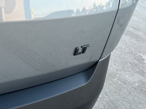 Used 2023 Chevrolet Traverse LT w/ Midnight/Sport Edition image 9