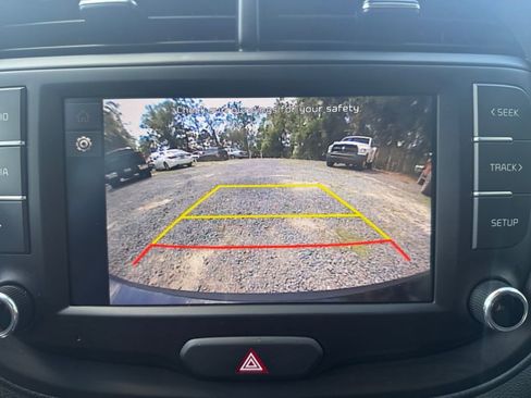 Used 2025 Kia Soul LX w/ LX Technology Package FWD image 32