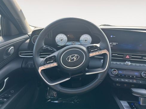 Used 2021 Hyundai Elantra Limited FWD image 15