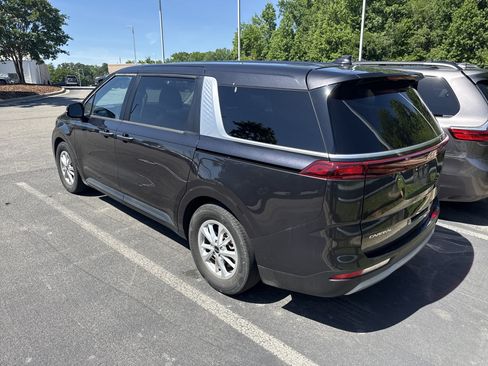 Used 2024 Kia Carnival LX FWD image 44