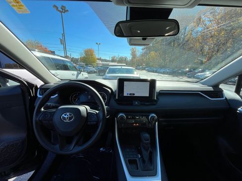 Used 2025 Toyota RAV4 XLE image 29