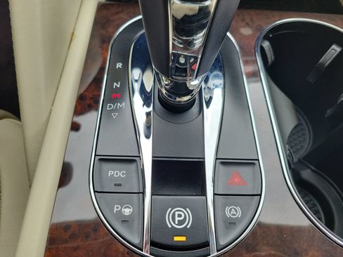 Certified 2022 Bentley Bentayga AWD/4WD image 49
