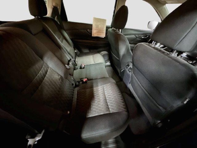 Used 2018 Nissan Rogue SV AWD/4WD image 26