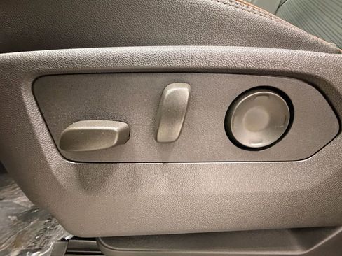 Used 2025 GMC Yukon XL AT4 w/ AT4 Premium Package image 26