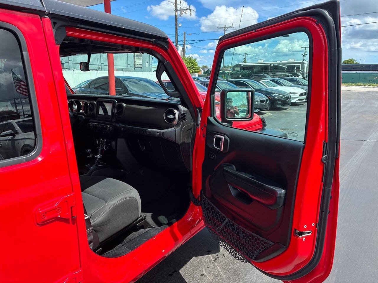 Used 2019 Jeep Wrangler Unlimited Sport S AWD/4WD image 3