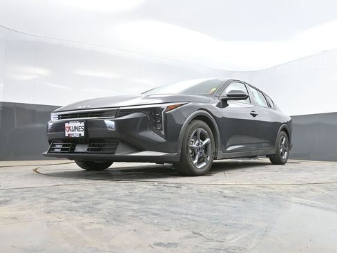 Used 2025 Kia K4 FWD image 32