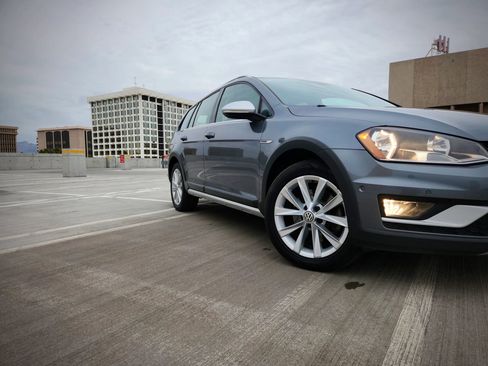 Used 2017 Volkswagen Golf Alltrack SE image 10