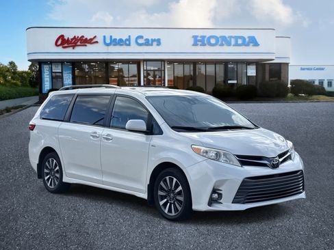 Used 2020 Toyota Sienna XLE image 7