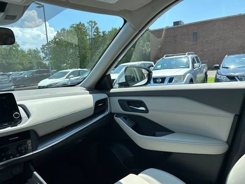 Certified 2024 Nissan Rogue SV w/ SV Premium Package AWD/4WD image 23