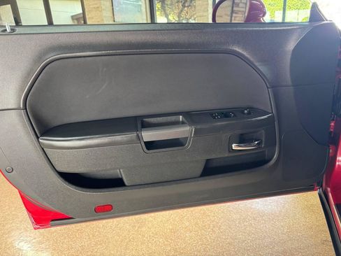 Used 2014 Dodge Challenger R/T RWD image 14