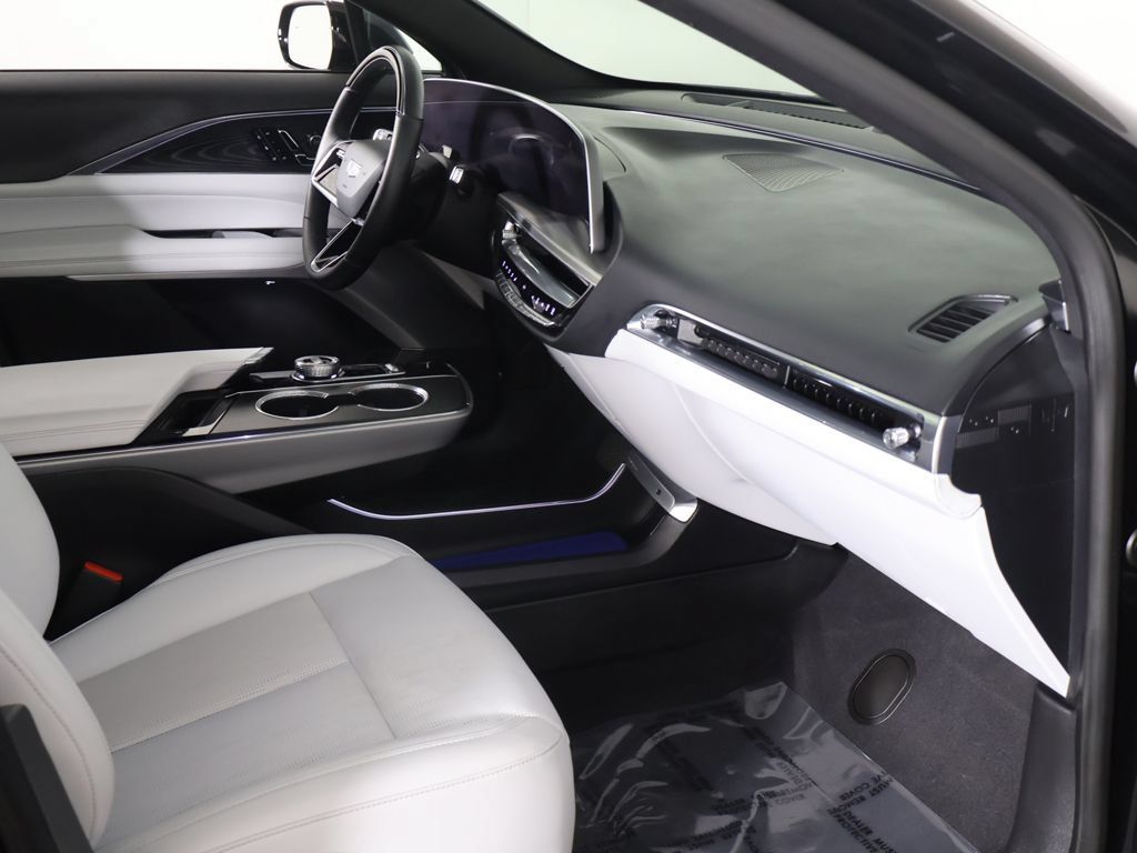 Used 2024 Cadillac Lyriq Sport RWD image 30