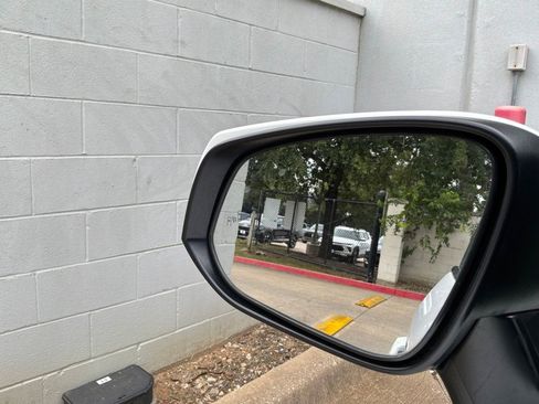 Used 2025 Toyota RAV4 XLE FWD image 19