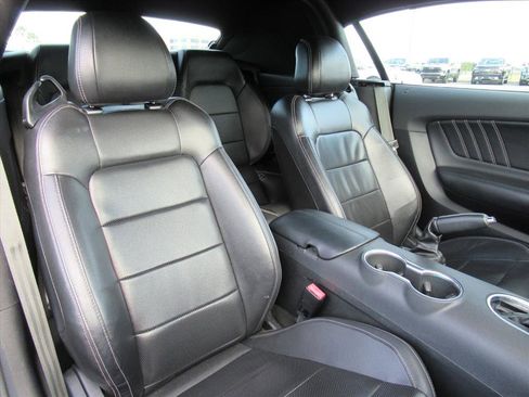 Used 2021 Ford Mustang Premium image 8