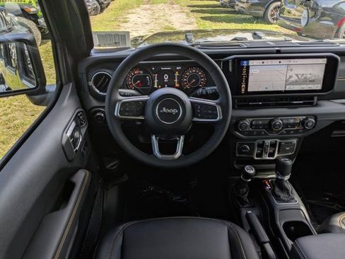 New 2026 Jeep Wrangler Unlimited Sahara AWD/4WD image 16