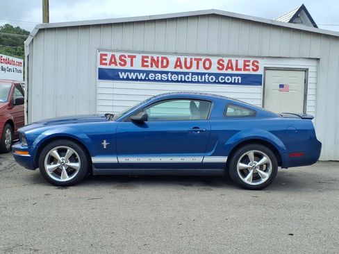Used 2007 Ford Mustang Premium RWD image 2