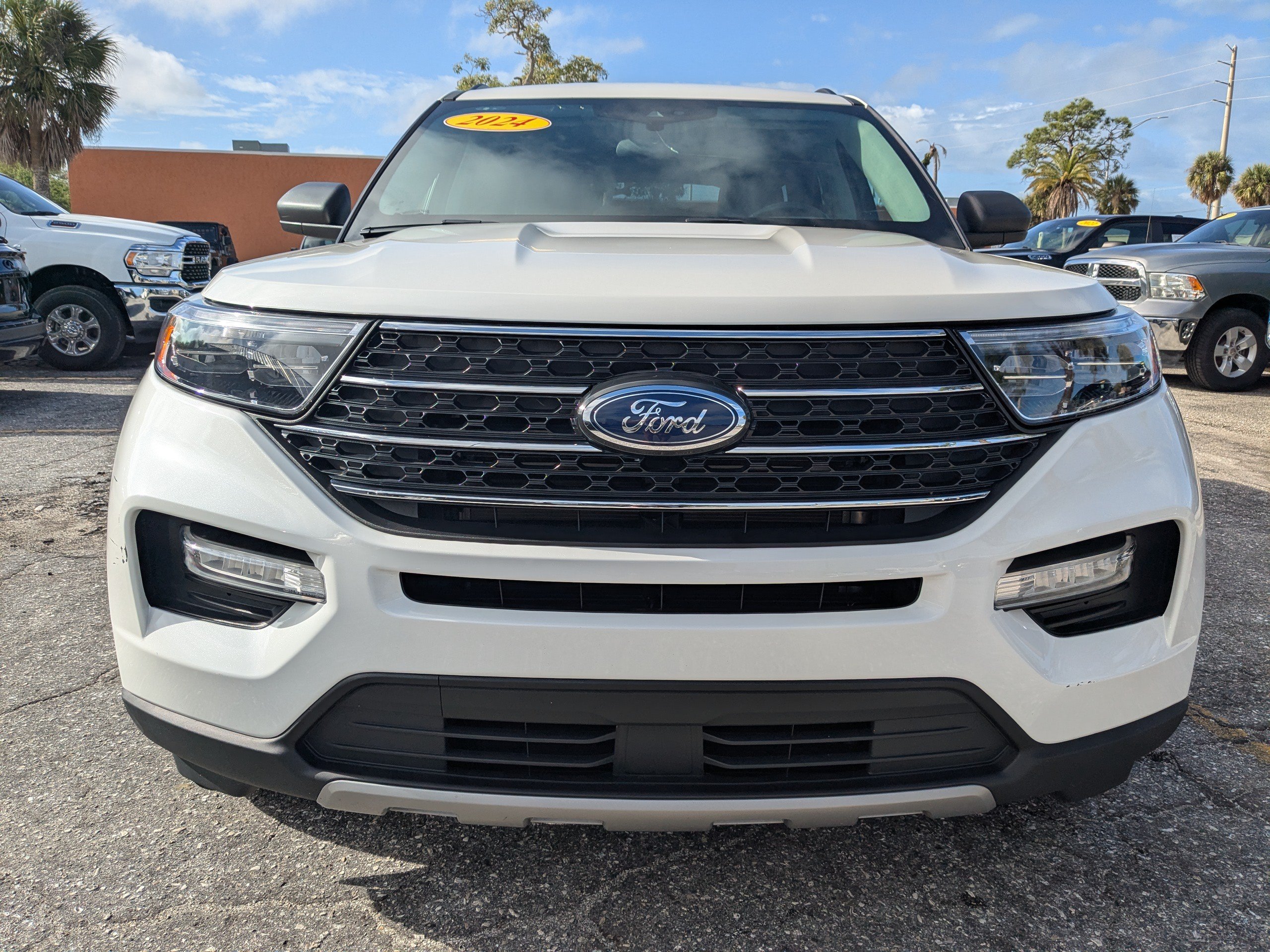 Used 2024 Ford Explorer XLT w/ Equipment Group 202A AWD/4WD image 9
