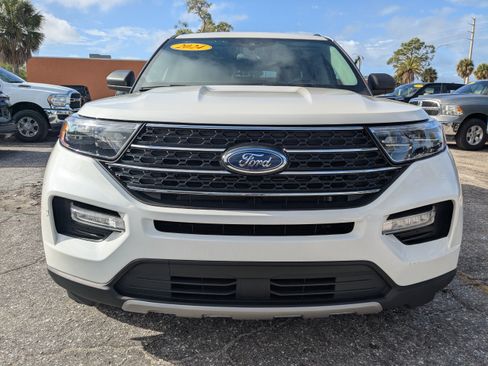 Used 2024 Ford Explorer XLT w/ Equipment Group 202A AWD/4WD image 9