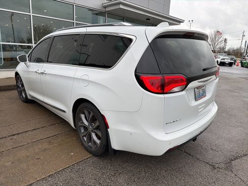 Used 2018 Chrysler Pacifica Limited w/ Tire & Wheel Group image 7